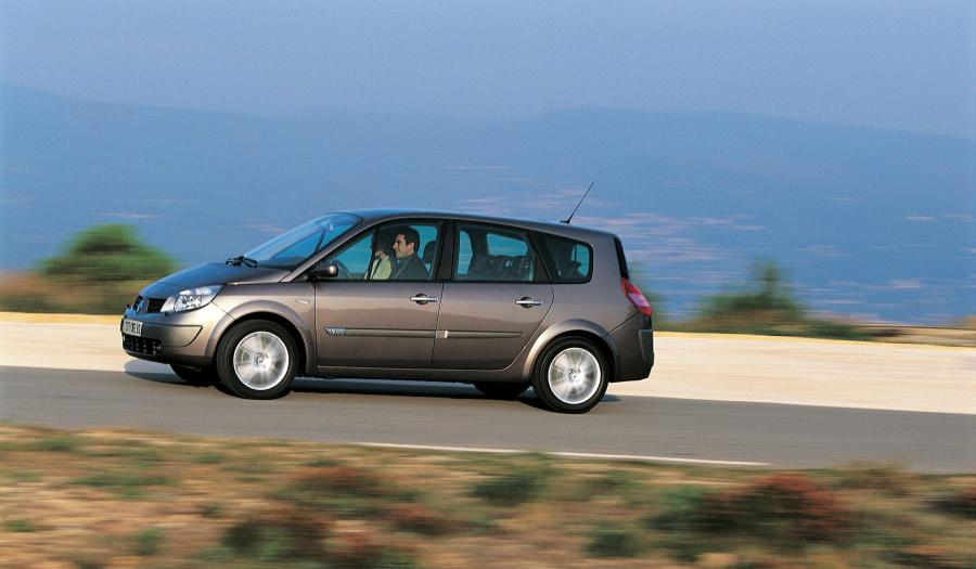  Renault Grand Scenic 2004 года  (фото 35 из 47)